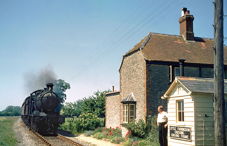 2221 at Little Faringdonlevel crossing