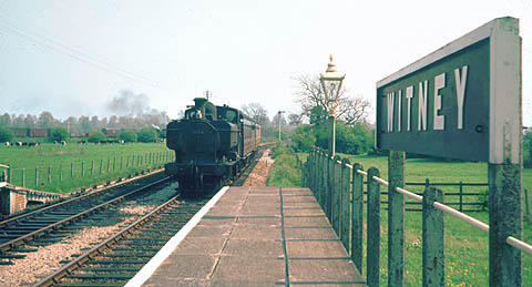 9653 approaching Witney Station