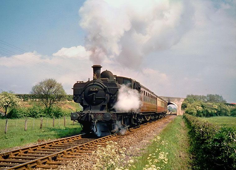 57xx 0-6-0PT 9654 Cassingtopn May 1962