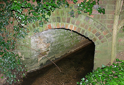 Bridge over stream west of Lechlade