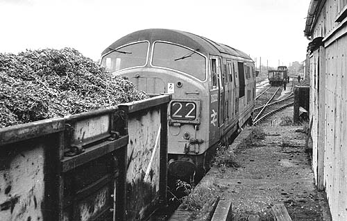 D6332 in Witney goods yard