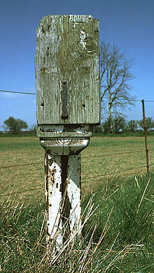 Milepost between Alvescot and Kelmscott & Langford